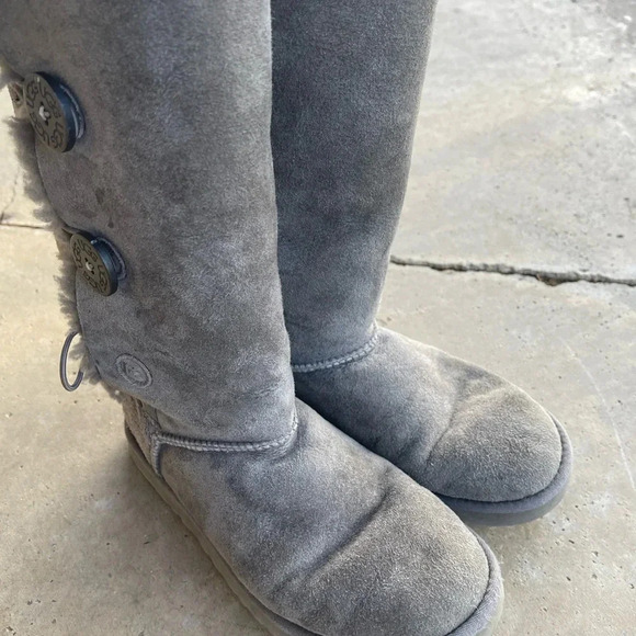 UGG Bailey Button Triplet II Gray Shearling boot - Picture 6 of 8